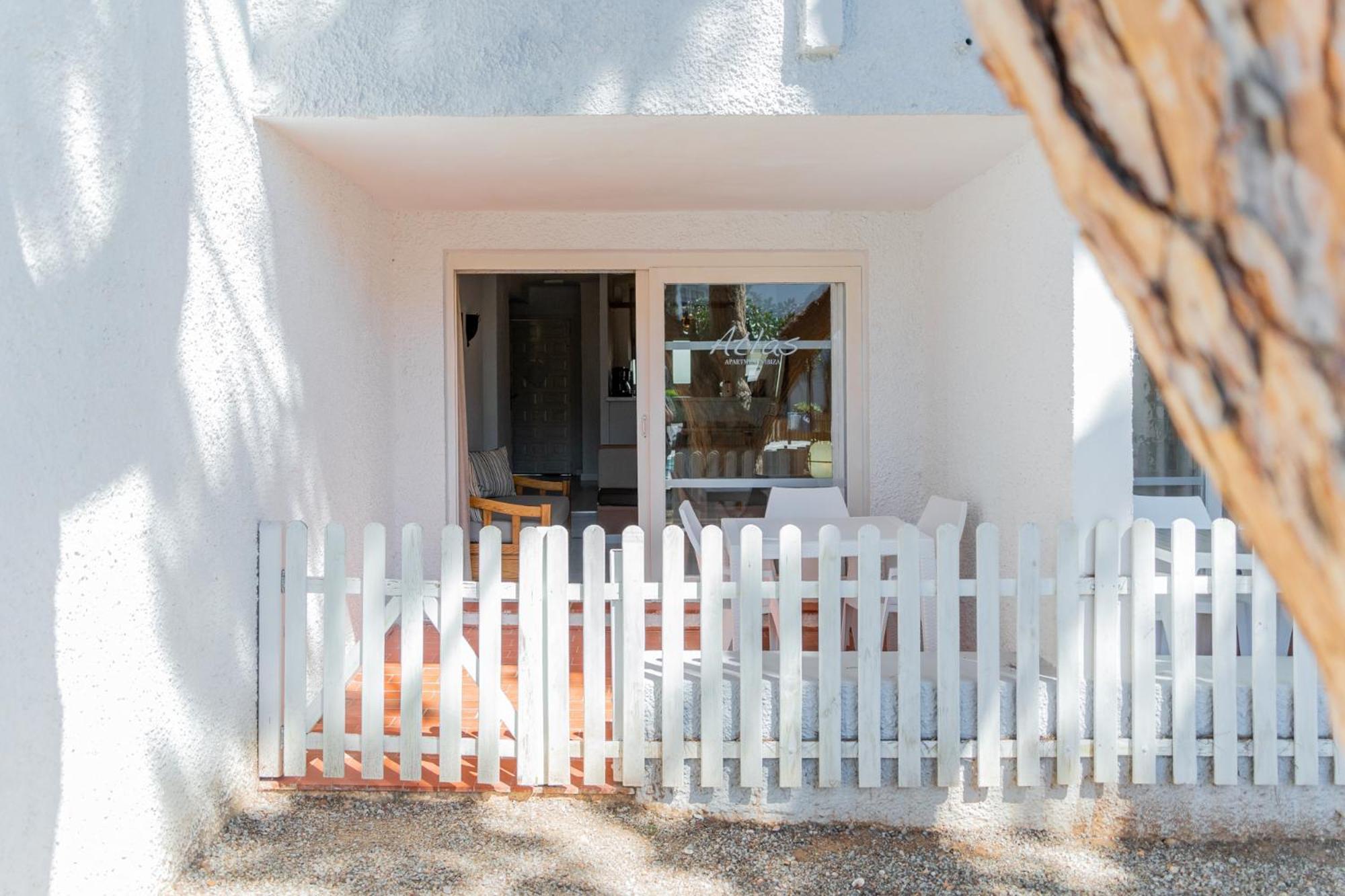 סנטה אאולריה דס ריו Atlas Apartments Ibiza מראה חיצוני תמונה
