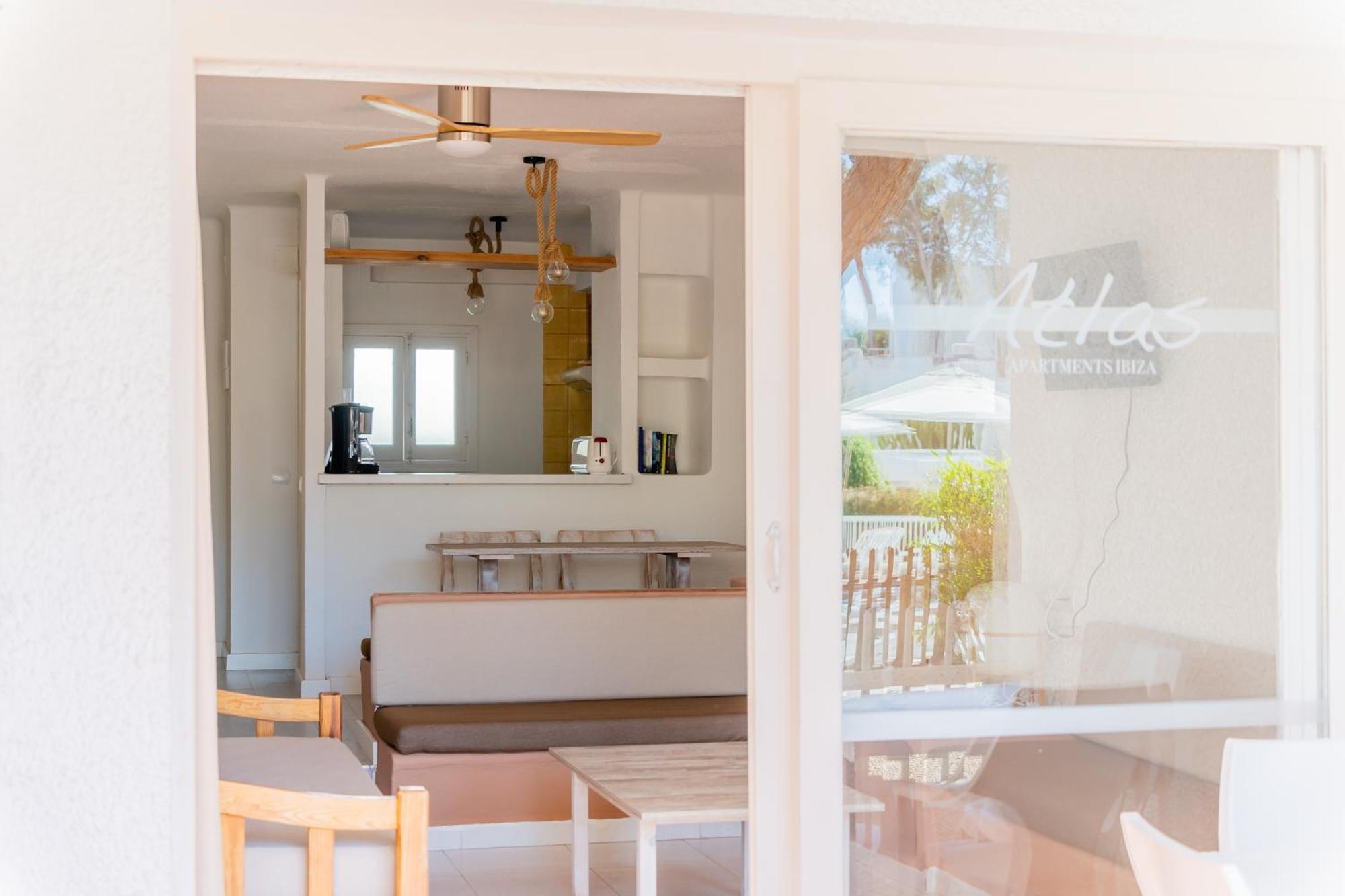 סנטה אאולריה דס ריו Atlas Apartments Ibiza מראה חיצוני תמונה