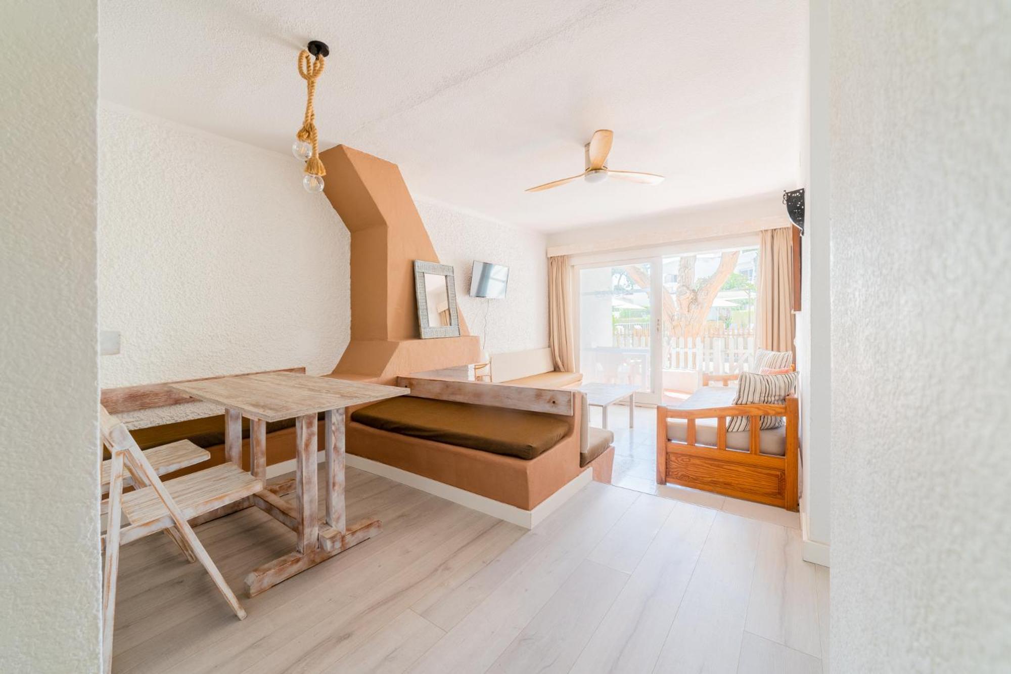 סנטה אאולריה דס ריו Atlas Apartments Ibiza מראה חיצוני תמונה